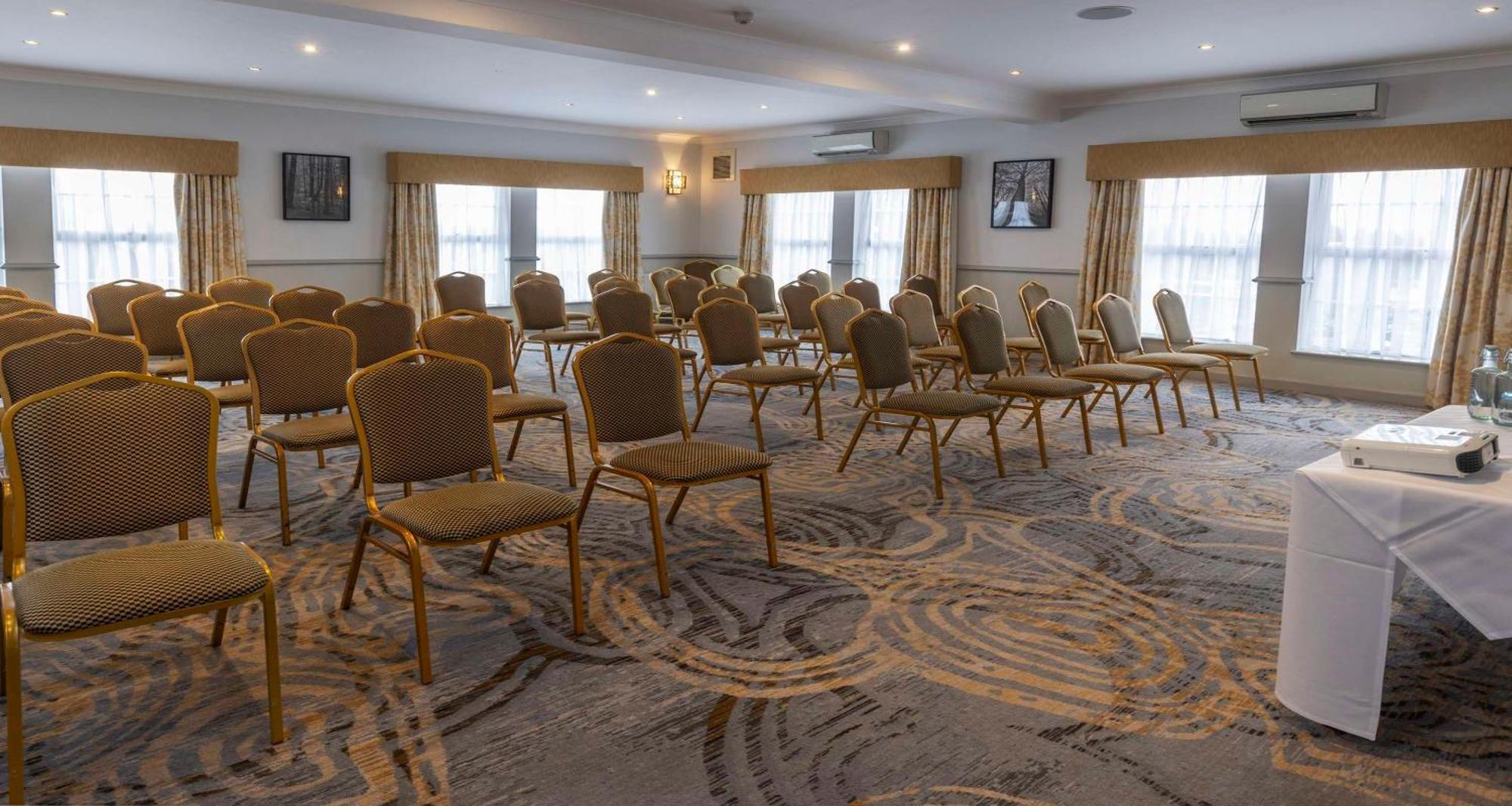Hotel Crowne Plaza East Midlands Airport By Ihg 4*