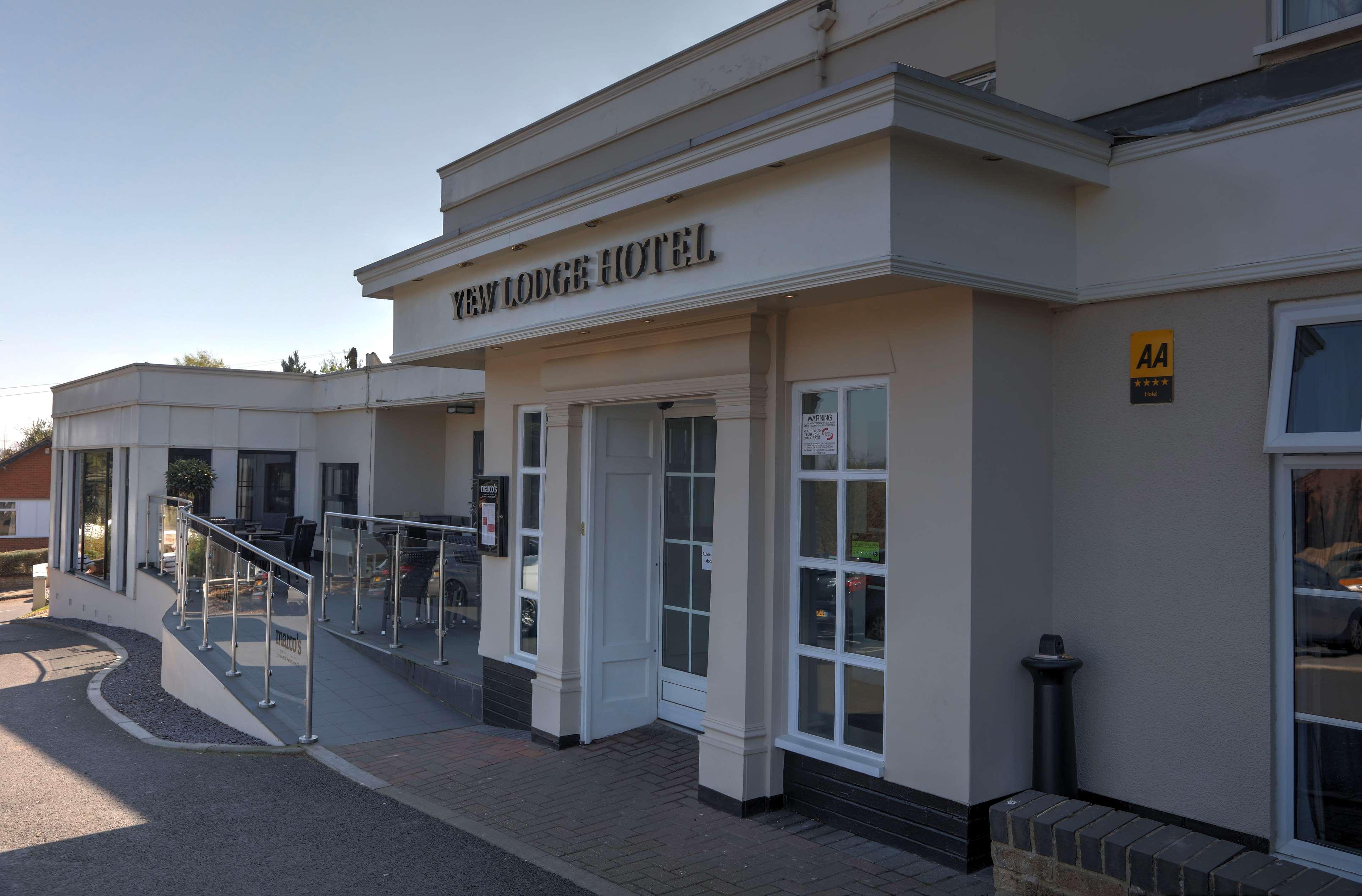 Best Western Premier EMA Yew Lodge Hotel 4*