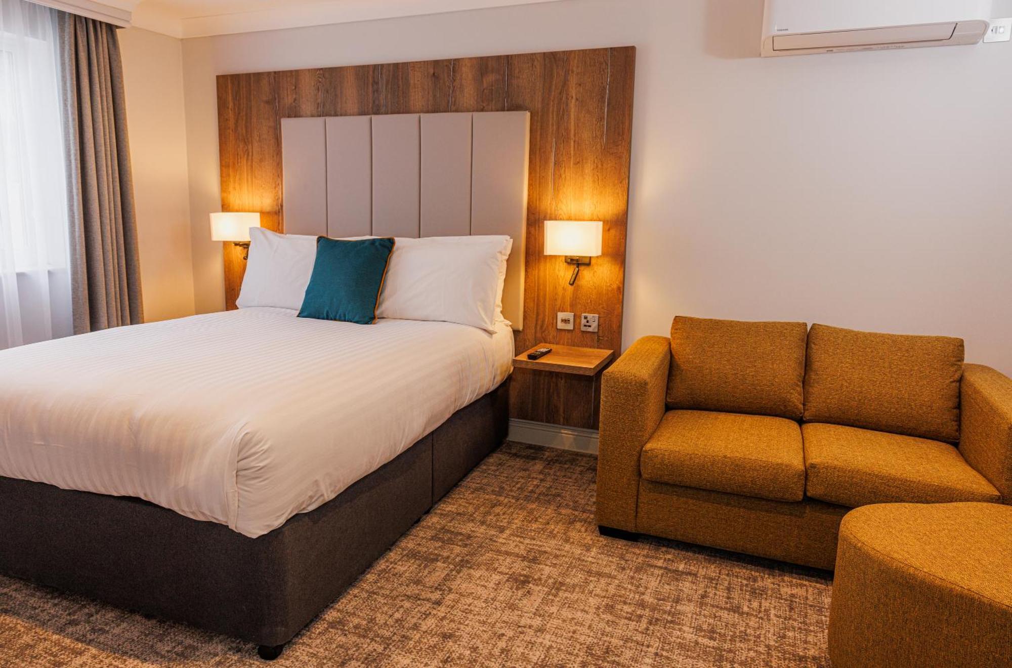 Best Western Premier EMA Yew Lodge Hotel 4*