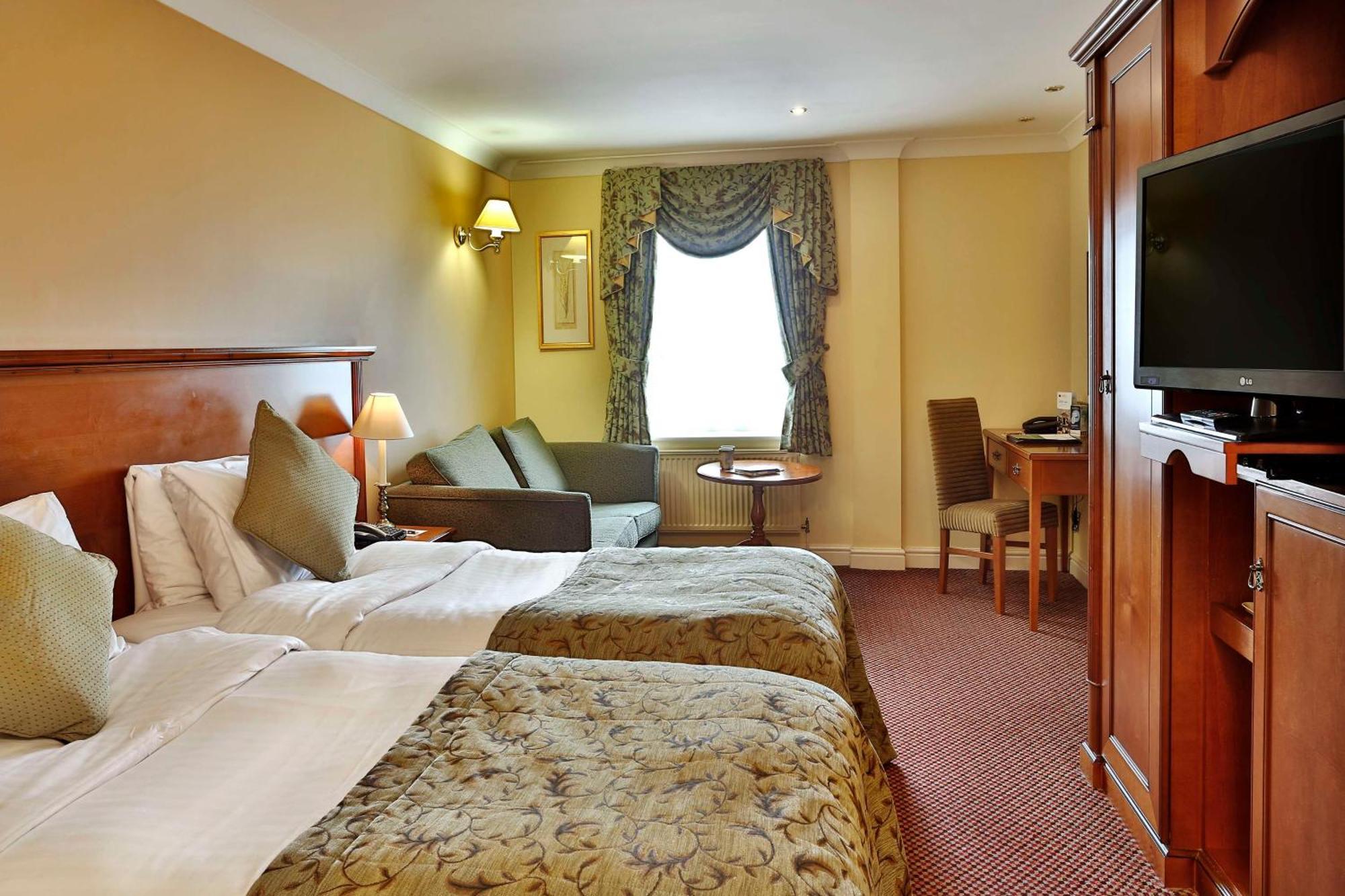 Best Western Premier EMA Yew Lodge Hotel Hotel 4*