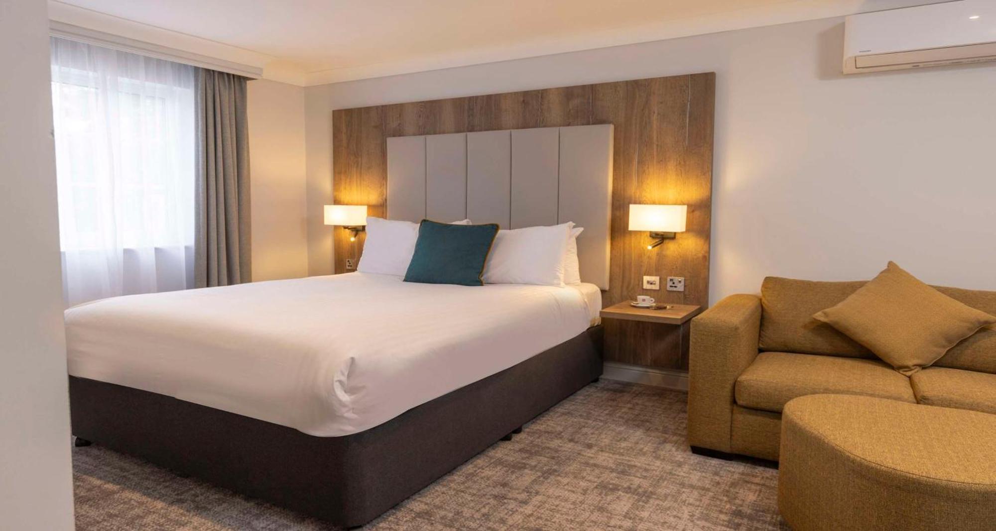 Best Western Premier EMA Yew Lodge Hotel 4*