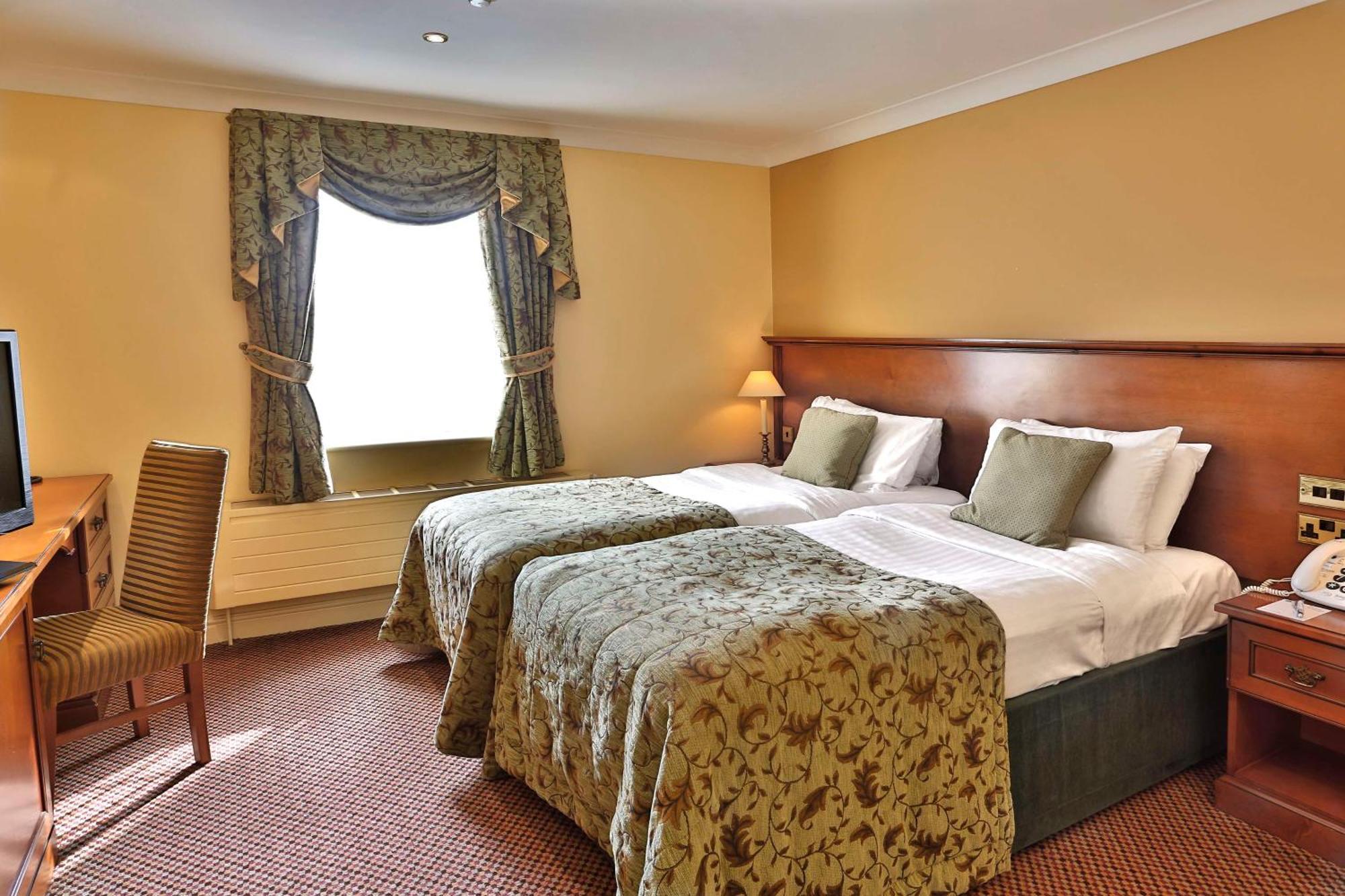 Best Western Premier EMA Yew Lodge Hotel Hotel