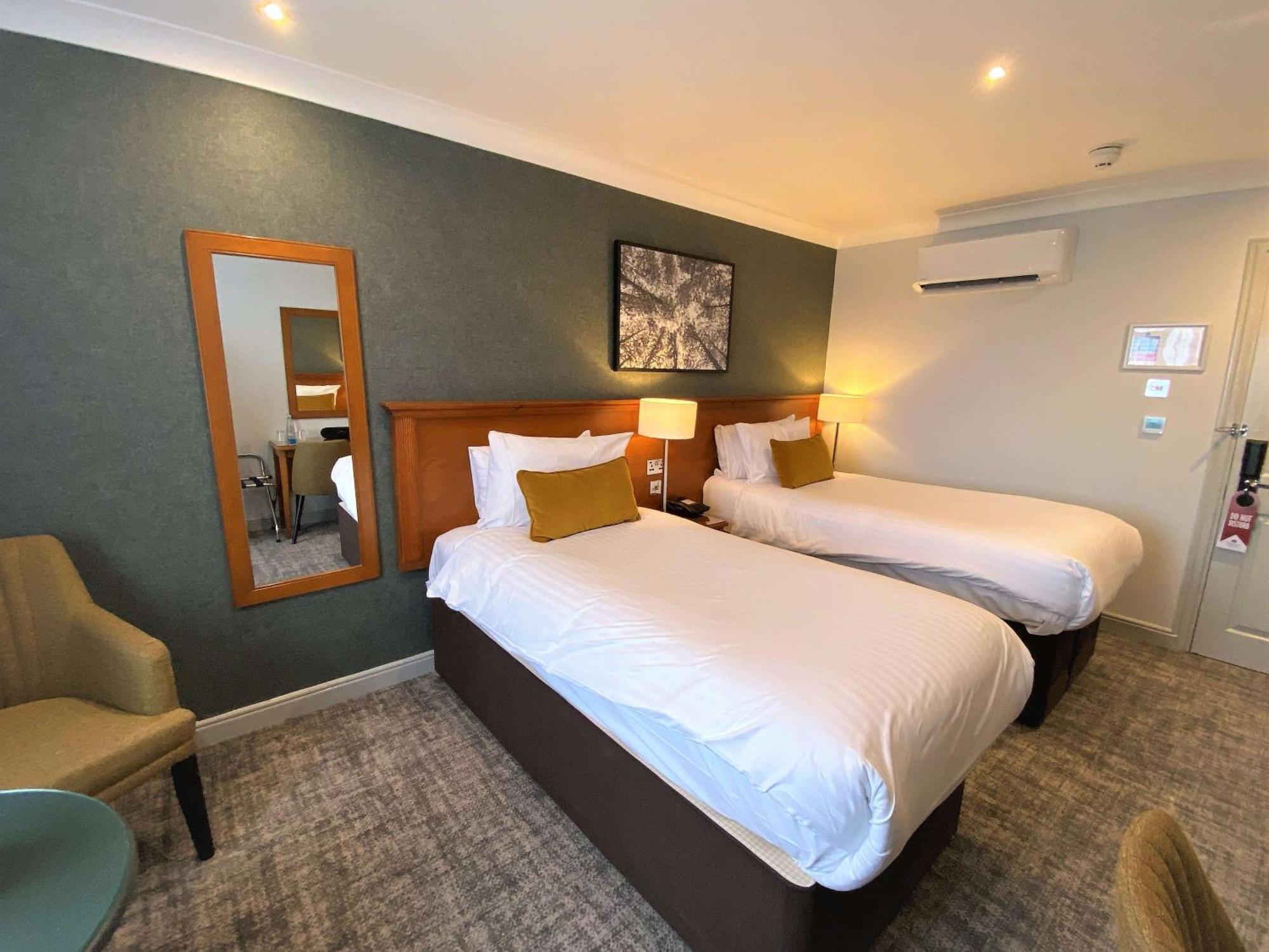 Best Western Premier EMA Yew Lodge Hotel Hotel 4*