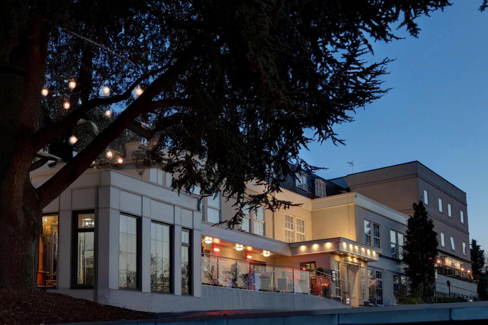Best Western Premier EMA Yew Lodge Hotel 4*